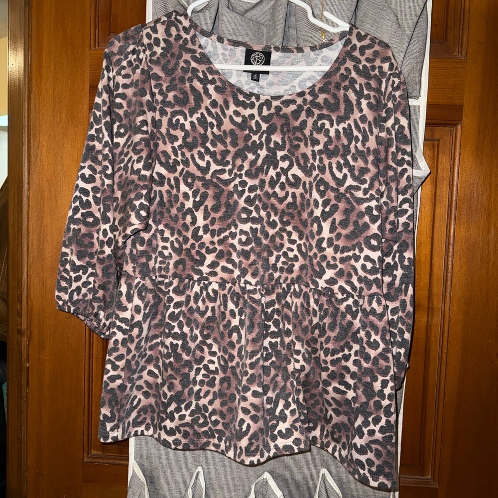 Size medium printed top